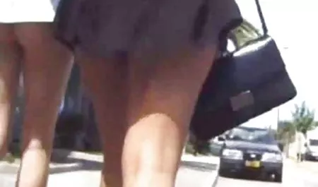 다른 빌어 먹을 성숙한 젊은 사람의 관심을...
