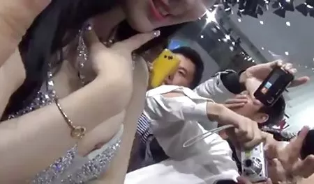 무리의 씨발 털이 음부 강아지